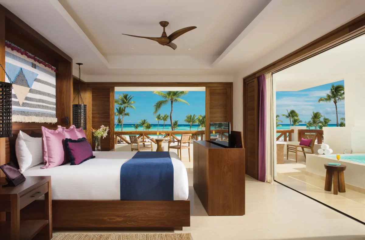 Preferred Club Master Suite Plunge Pool Ocean Front bedroom with king-size bed, private plunge pool, and panoramic ocean views.